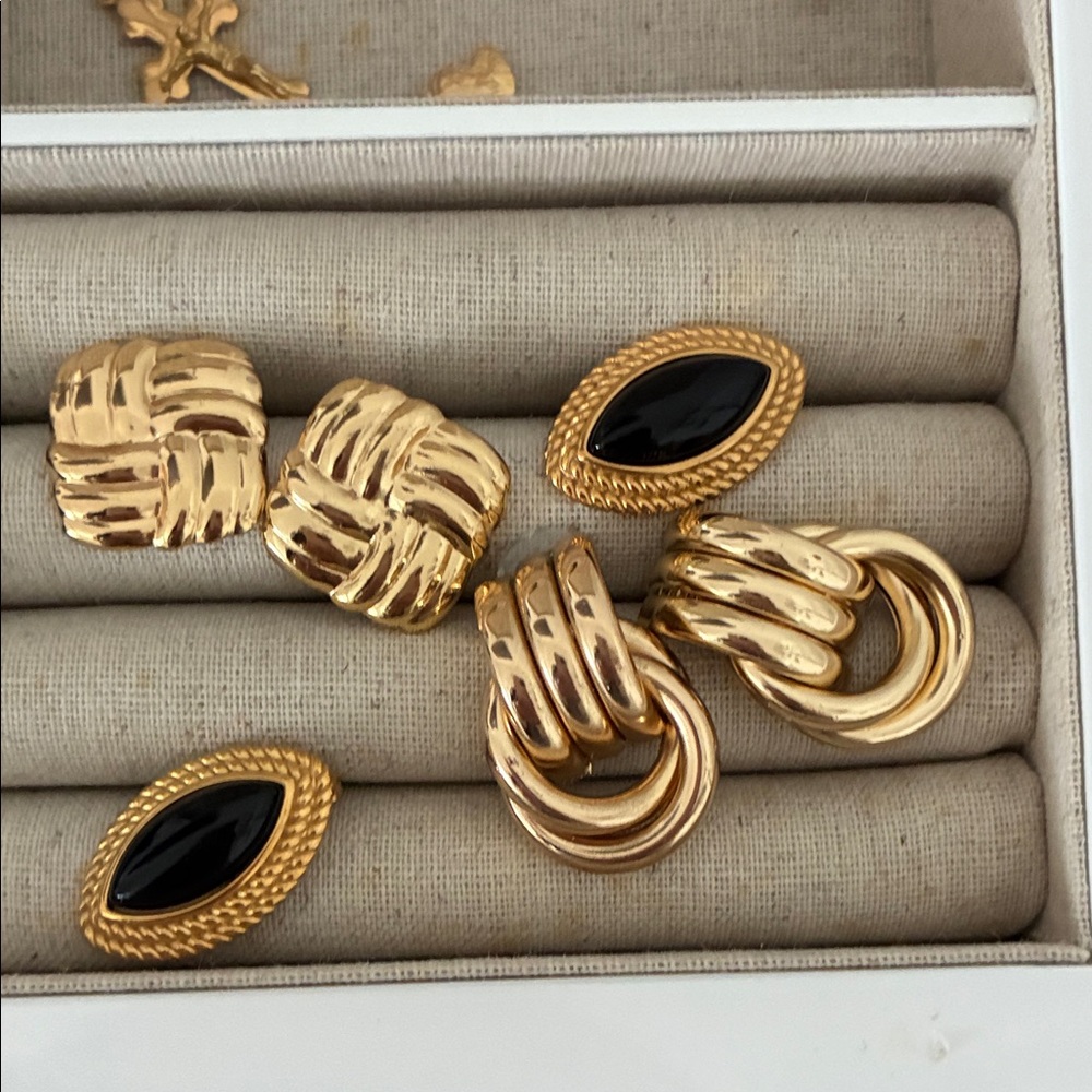 Elegant Gold and Black Women's earrings Set
